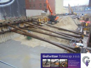 Zabezpieczenie wykopu w technologii palisady VDW, ul. Młyńska w Katowicach.