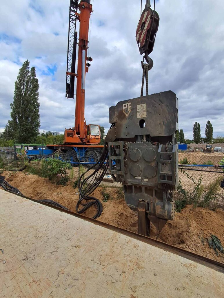 Kształtowniki ścianki berlińskiej - demontaż w Poznaniu