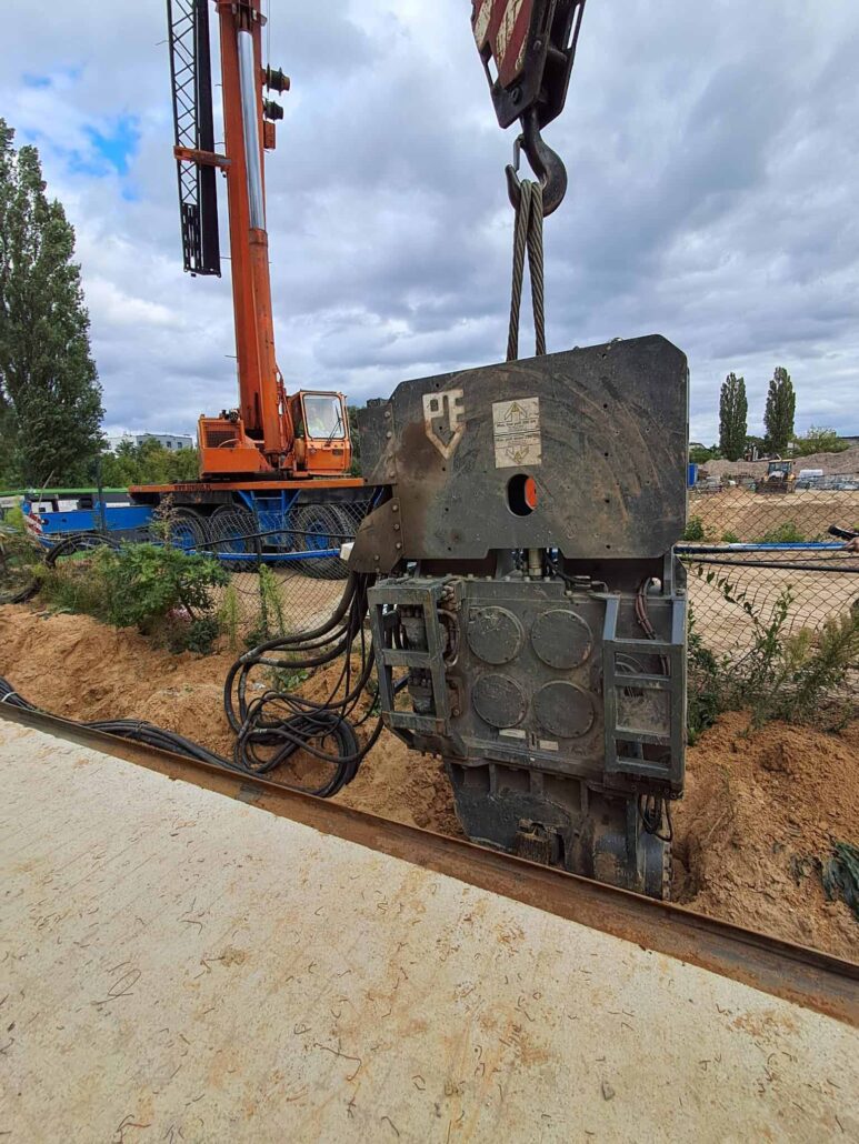 Kształtowniki ścianki berlińskiej - demontaż w Poznaniu