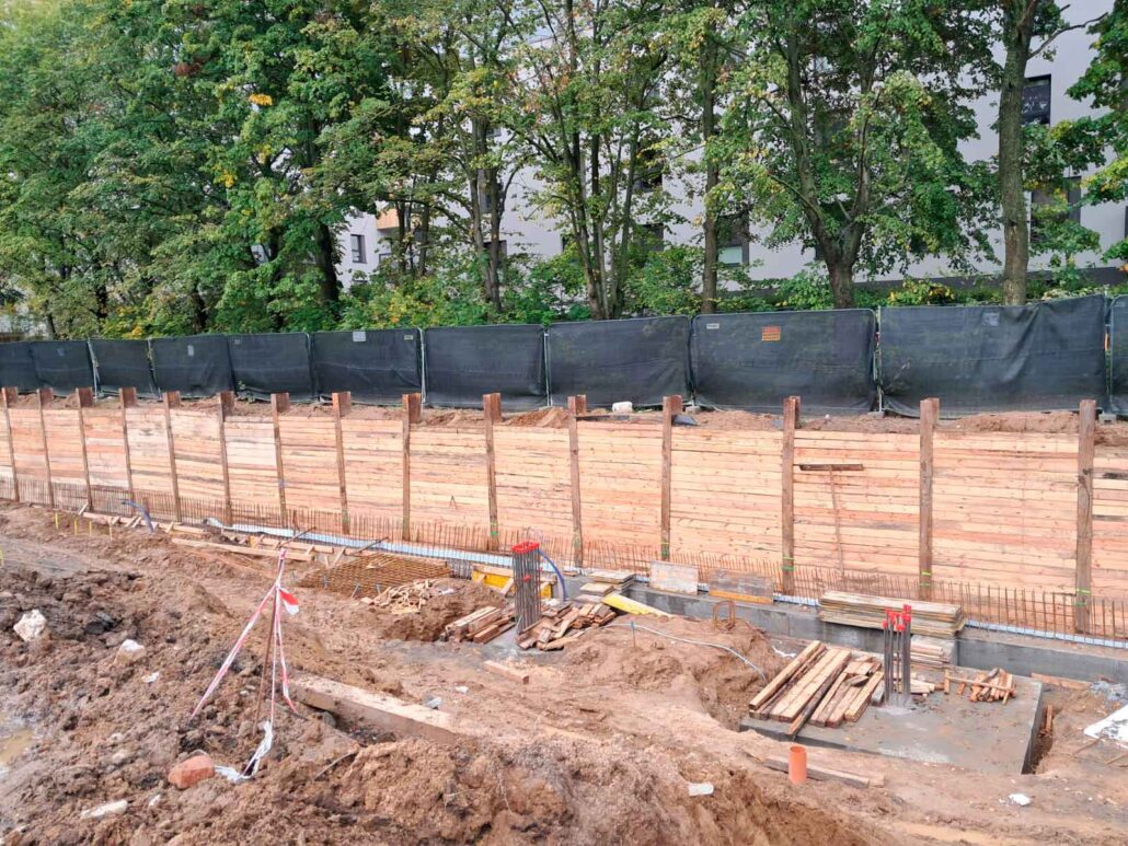 Zabezpieczenie wykopu ścianką berlińską w Poznaniu