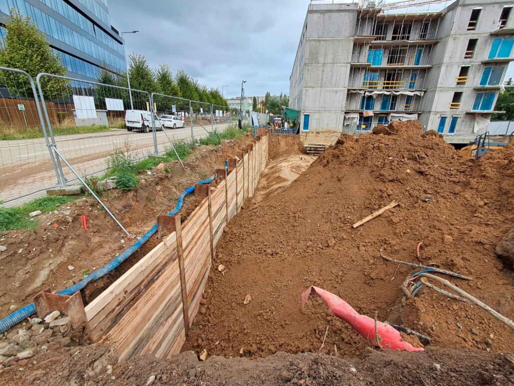 Zabezpieczenie wykopu ścianką berlińską w Poznaniu