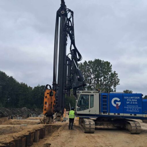 Zabezpieczenie wykopu ściankami szczelnymi